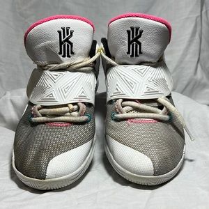 Nike Kyrie Flytrap III Big Kids Basketball Shoes size 5Y